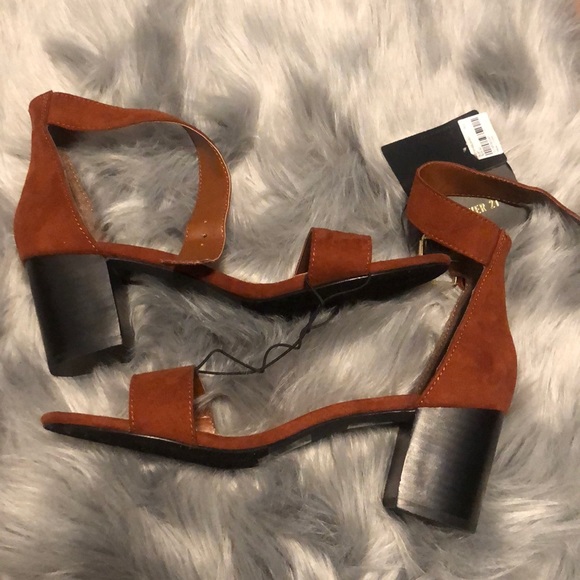 Heels - Picture 3 of 3